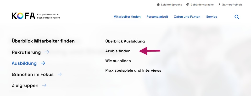 Die geöffnete Navigation dieser Webseite; ein roter Pfeil zeigt auf den Punkt Azubis finden.