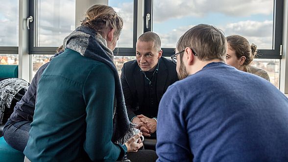 Volker Maiborn im Gespräch mit Nachwuchsführungskräften