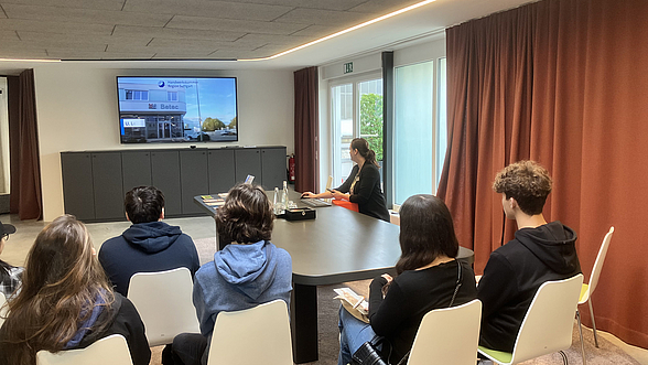 Betriebsbesichtigung von einem Gymnasium, bei der Firma Leibbrand, 23