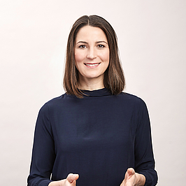 (c)Julia Haak Junge Frau lächelt in Kamera