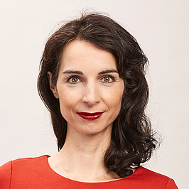 Porträt von Sibylle Stippler