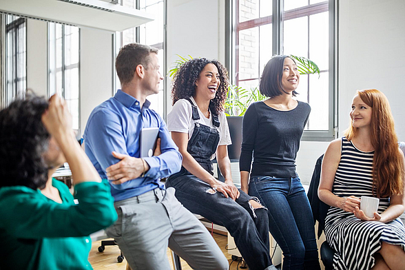 Diversity Management, verschiedene Ethnien im Gespräch 